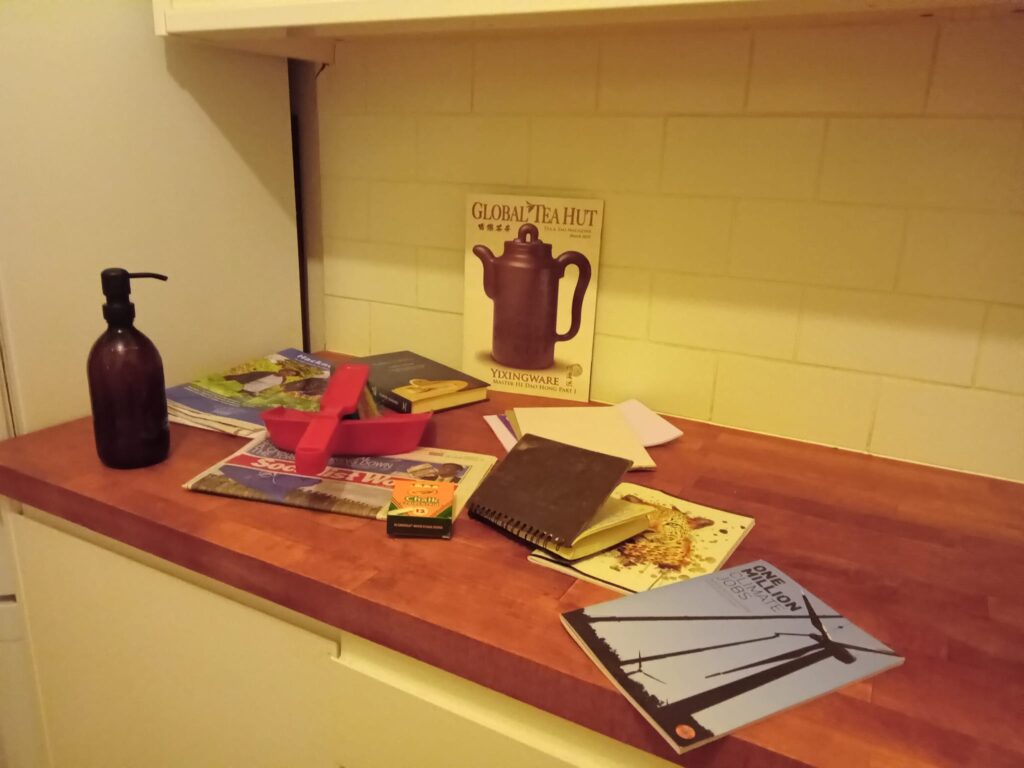 alt="Items for minimalism challenge"
