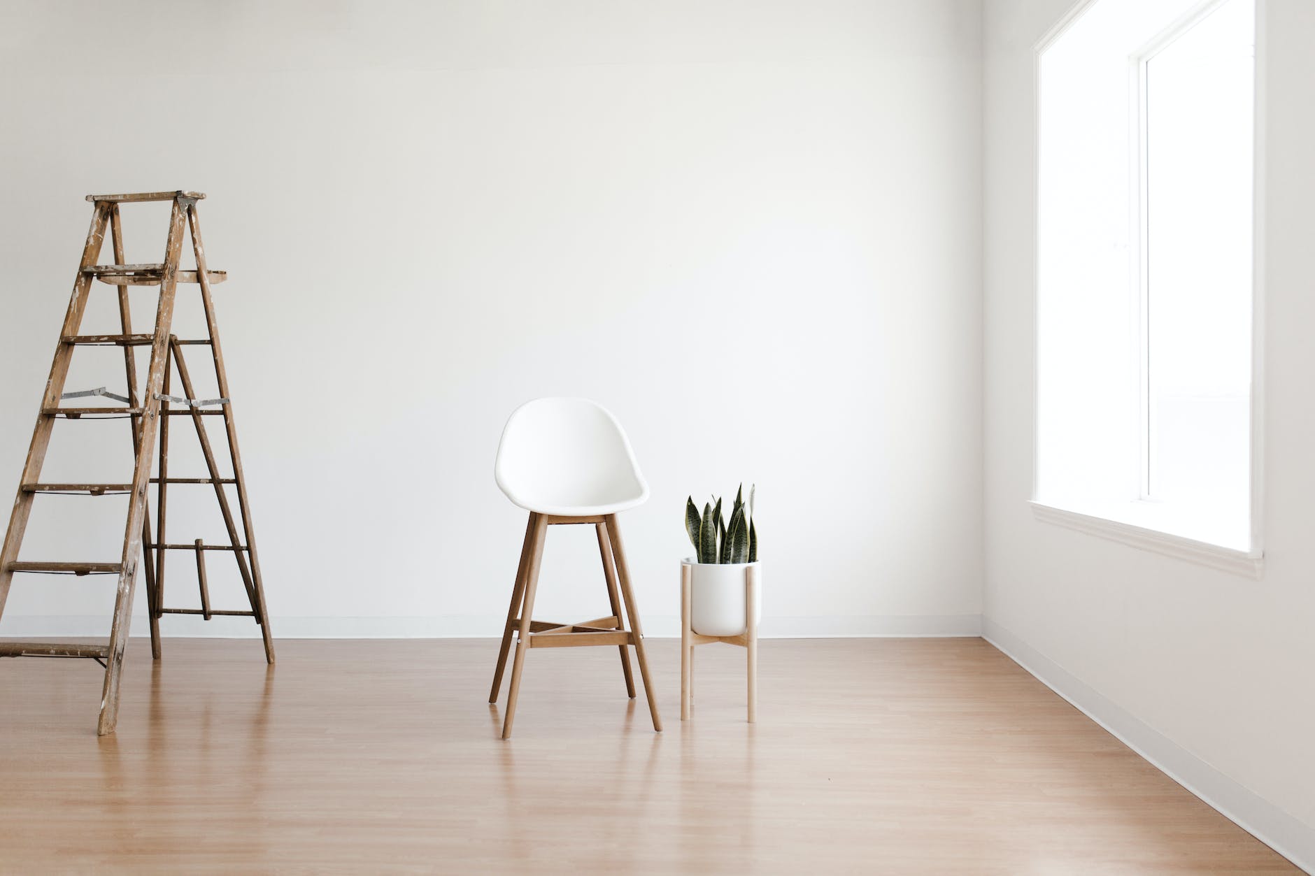 white round table near white wall symbolising Frugalism vs Minimalism: Understanding the Key Differences