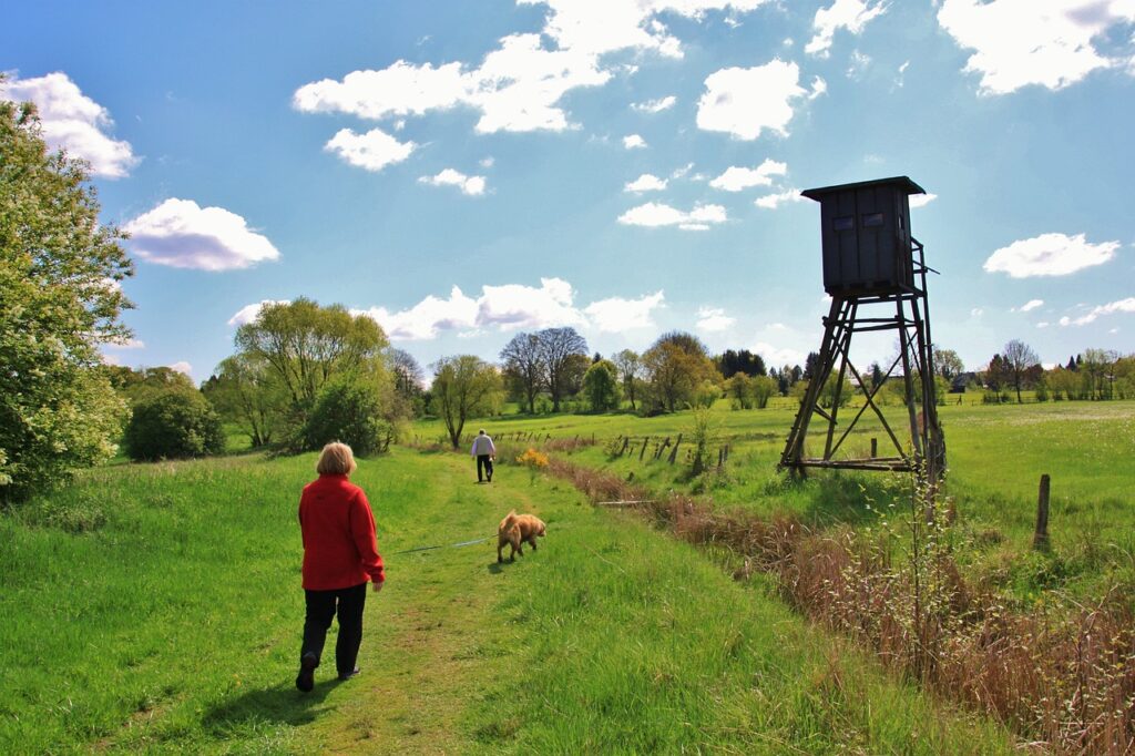 Woman walking along a path with her dof