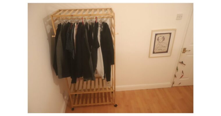 Five Benefits of adopting a minimalist wardrobe