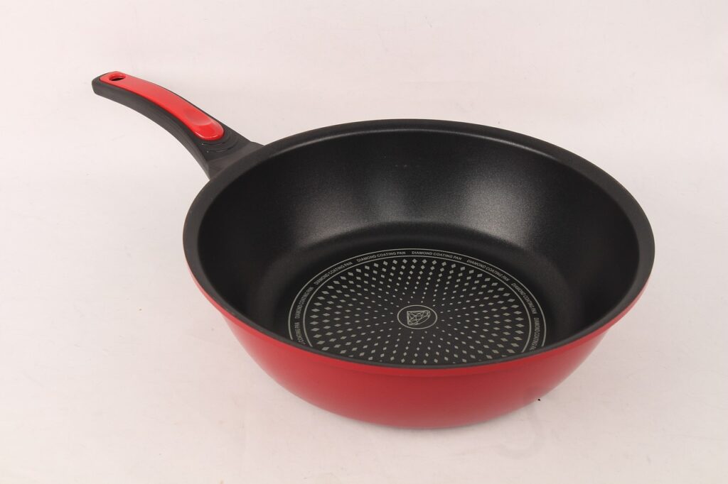 Picture of a read and black frying pan